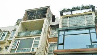 某小區(qū)60多戶見(jiàn)有利可圖 別墅上再摞樓