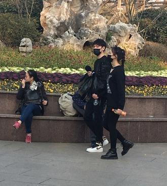 馮紹峰林允同看演唱會(huì)