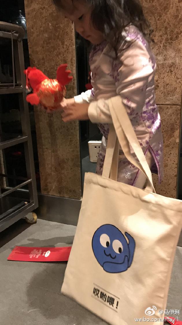 馬伊琍罕見曬小女兒露臉照 馬伊琍罕見曬小女兒露臉照