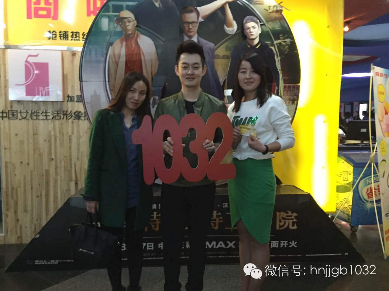 傳說(shuō)中的Johnny終于現(xiàn)身啦！還是美女魅力大哦。帥哥美女好養(yǎng)眼，小編忍不住要多看幾眼呢。