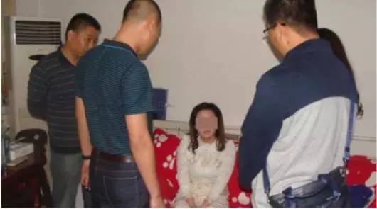 警方抓捕嫌疑人龐某衛(wèi)現(xiàn)場。警方供圖