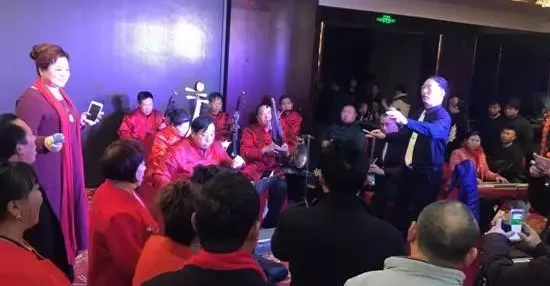 現(xiàn)場的樂隊(duì)老師也是咱的戲迷朋友，為了周迪的見面會(huì)今天累也開心