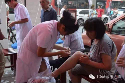 疼通病患者在接受治療 疼通病患者在接受治療