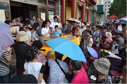 三伏貼熱鬧的抽獎現(xiàn)場 三伏貼熱鬧的抽獎現(xiàn)場