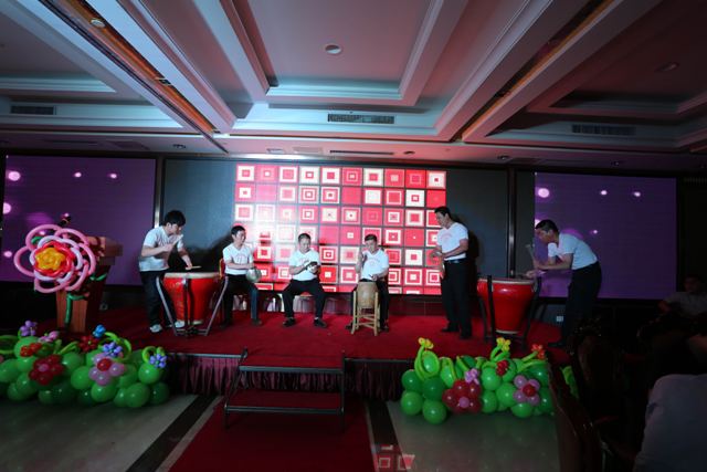 開(kāi)場(chǎng)舞：打擊樂(lè)表演