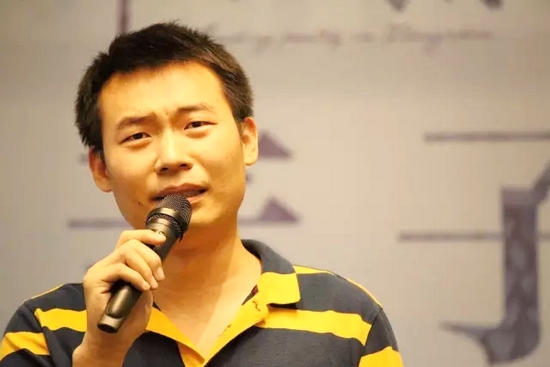 他，是一名消防員，同時(shí)也是聲音的愛好者。