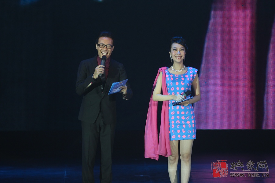 現(xiàn)場主持人雨晨、小糖