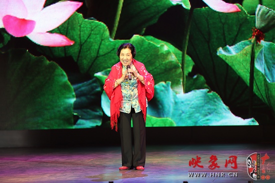 著名越調(diào)表演藝術(shù)家、越調(diào)皇后毛愛蓮演唱《白奶奶醉酒》選段“好一個俊俏的趙鳳英”