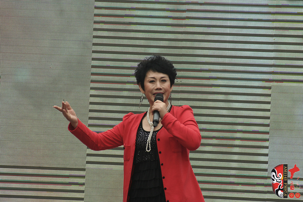 著名豫劇表演藝術(shù)家魏俊英現(xiàn)場(chǎng)演唱豫劇《紅菊》選段“十祝?！?、《五世請(qǐng)纓》選段“先王爺封我是個(gè)長(zhǎng)壽星”