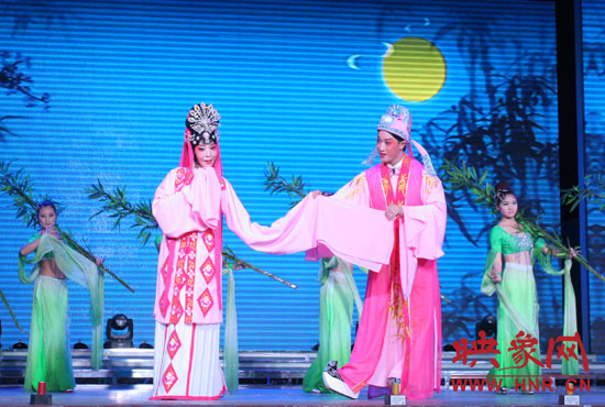 豫劇《必正與妙?！匪季d綿恨綿綿　演唱者：木子　池城