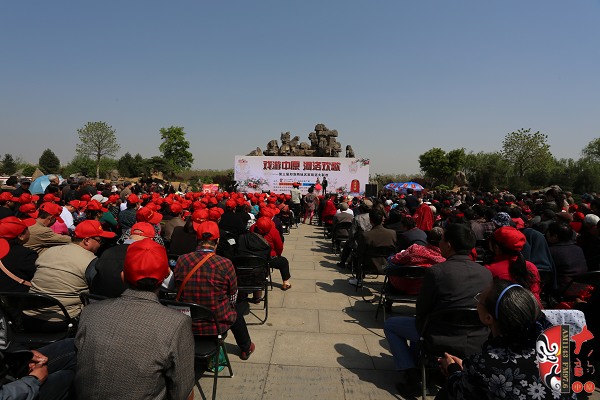 現(xiàn)場坐滿了來自鄭州、洛陽以及洛陽周邊縣市的戲迷朋友
