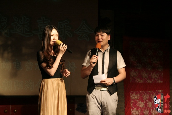 主持人：河南電臺(tái)戲曲廣播《越學(xué)越開心》主持人張琳，著名戲曲節(jié)目主持人、戲曲廣播當(dāng)家小生月陽(yáng)