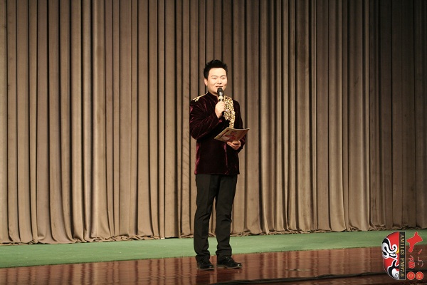 主持人：著名戲曲節(jié)目主持人、河南電臺戲曲廣播“當(dāng)家小生”月陽