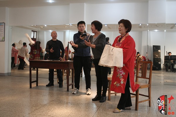 著名戲曲節(jié)目主持人、河南電臺戲曲廣播當(dāng)家小生月陽錄制現(xiàn)場花絮