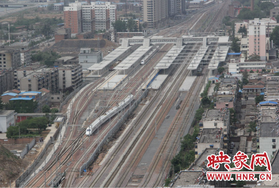 本次運(yùn)行試驗(yàn)由2列CRH2A型動(dòng)車組擔(dān)當(dāng)，計(jì)劃試驗(yàn)速度為每小時(shí)200公里。