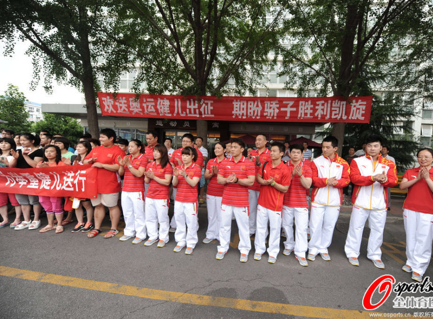 中國舉重隊(duì)出征倫敦