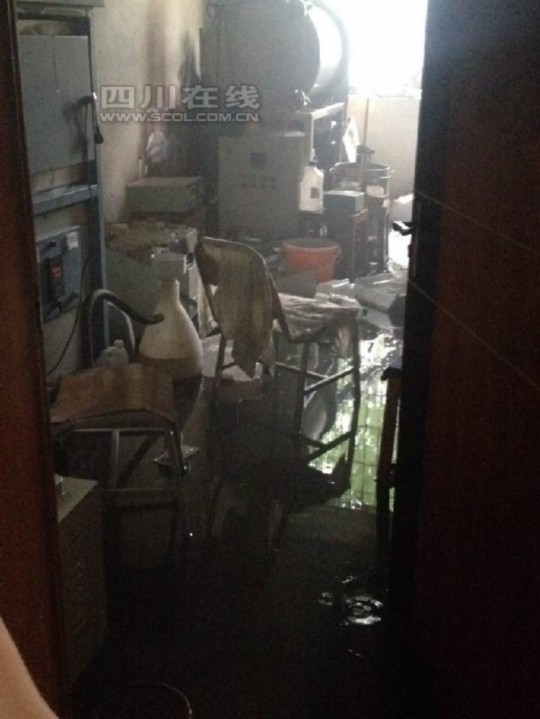 2日上午9時(shí)許，成都理工大學(xué)測(cè)試樓內(nèi)一實(shí)驗(yàn)室起火，造成一人輕傷，目前明火已滅