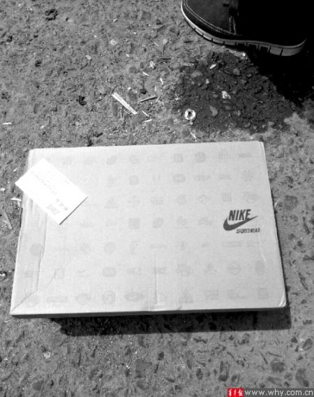 劉先生下單訂購(gòu)的運(yùn)動(dòng)鞋包裝為“耐克”，里面卻是“安踏”。 受訪者供圖