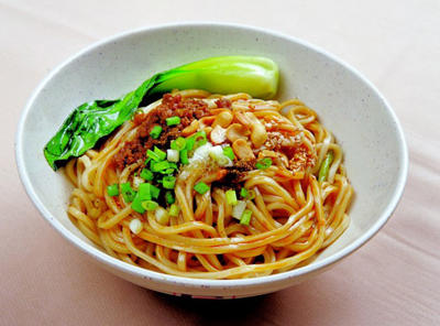 曬家鄉(xiāng)美食 網(wǎng)友：讓不讓人吃方便面了？