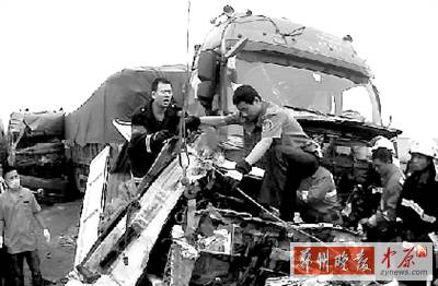 　這起事故中，4名傷者生命沒有危險(xiǎn)