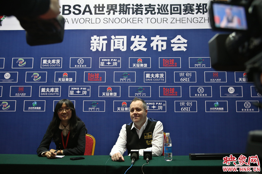 賽后希金斯參加新聞發(fā)布會，接受映象網(wǎng)記者提問