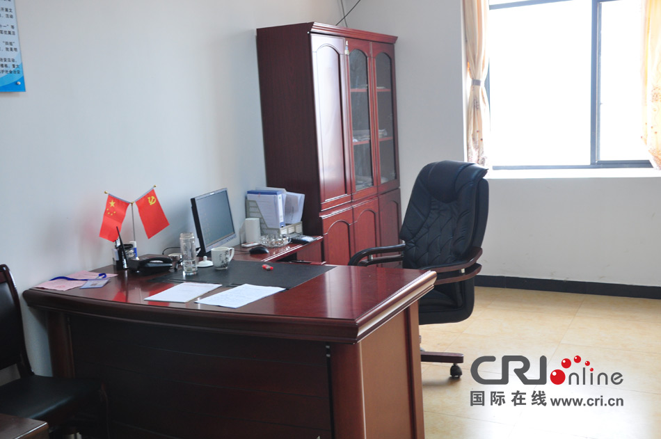 2013年10月21日，長沙云蓋村欠債千萬新建的豪華村部樓。