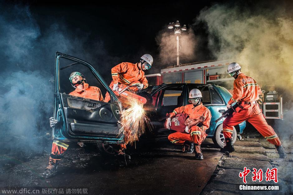 　成都消防視覺(jué)大片霸氣十足 展“烈火雄心”