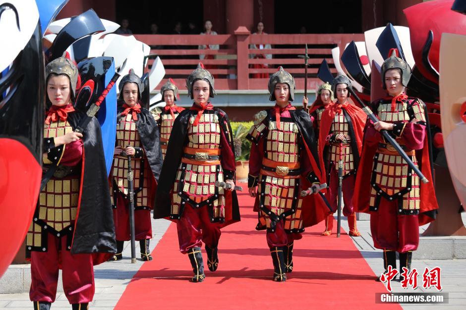 河南三國(guó)文化周 佳麗戎裝演繹“三國(guó)八美”