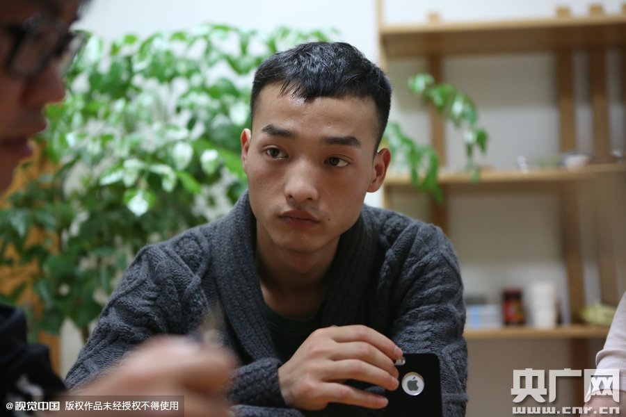 網(wǎng)絡(luò)紅人葉良辰現(xiàn)身浙江臺(tái)州，接受記者的專訪。