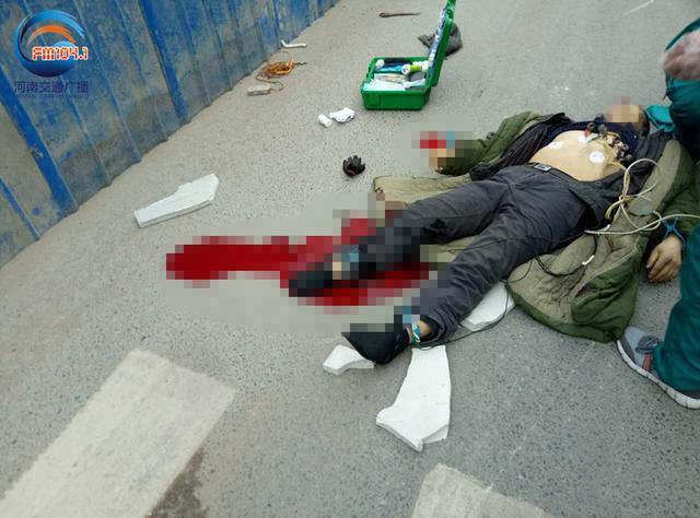 鄭州一面包車撞電動(dòng)車　電動(dòng)車主已無(wú)生命跡象