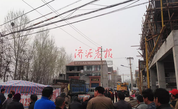 濟(jì)源軹城一吊車不慎接觸高壓電線 1名工人當(dāng)場(chǎng)死亡