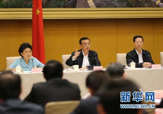 　5月13日，國務院召開全國電視電話會議，動員部署國務院機構職能轉變工作。中共中央政治局常委、國務院總理李克強發(fā)表講話。 新華社記者劉衛(wèi)兵 攝