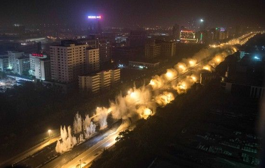 沌陽高架爆破瞬間。