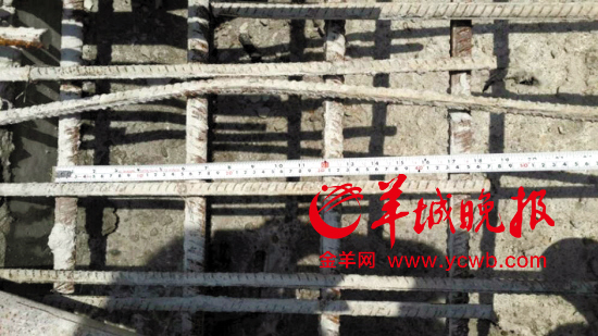 黃建清提供的E出入口鋼筋間距，顯示為15厘米