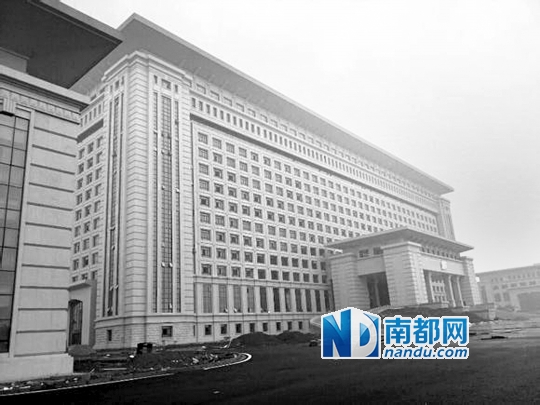 圖片顯示，湖南攸縣新建的發(fā)展中心樓群氣派，廣場龐大。 圖片來源：天涯論壇