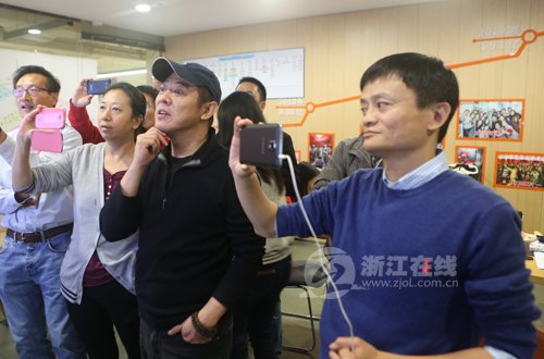 李連杰現(xiàn)身阿里巴巴，助陣雙十一。
