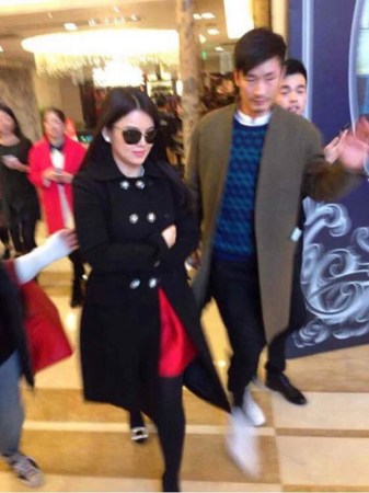 　婚禮現場現多位明星大腕助陣。