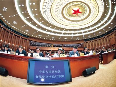 昨日，食品安全法修訂草案提交十二屆全國人大常委會第十四次會議進(jìn)行三審。 新華社記者 李濤 攝