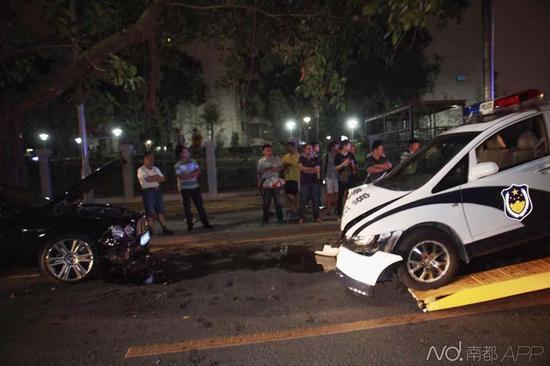 當時賓利司機去筆架山爬山，車停在路邊，剛回來便發(fā)現(xiàn)車輛發(fā)生了事故。