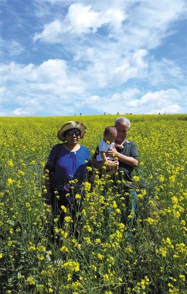 事故之前，老兩口的合影，李春同說，老兩口一輩子很少一起照相。家屬供圖