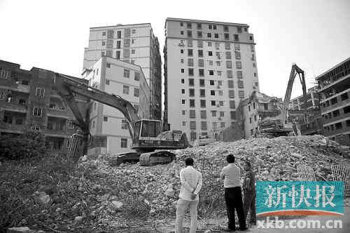 在無數(shù)次專項行動和強拆風(fēng)暴的背后，是衍生出的各色潛規(guī)則。