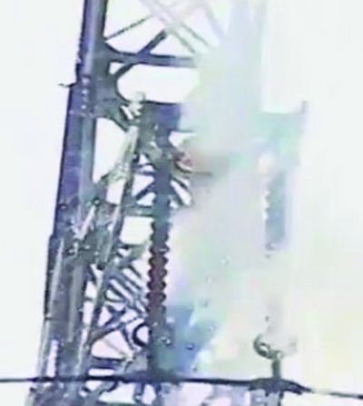 不幸觸電著火。