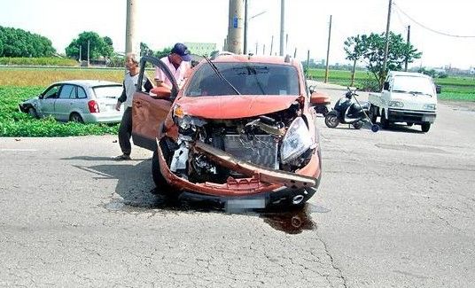 車(chē)禍現(xiàn)場(chǎng)（圖自臺(tái)媒/廖淑玲攝）