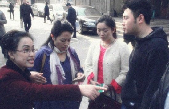 丈母娘從小張的存折中取了20000元，鑒定存折真假