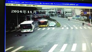 老人倒在路上，最終不治