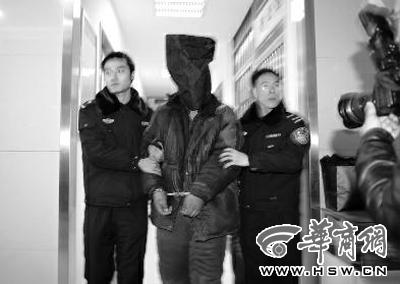 17歲流浪小伙因愛(ài)看消防滅火 街頭縱火燒車(圖)