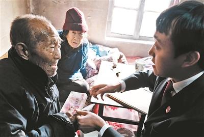 法官送去贍養(yǎng)費。