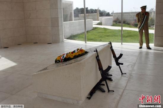 當(dāng)?shù)貢r(shí)間11月11日，約旦河西岸城市拉姆安拉，巴勒斯坦舉行儀式紀(jì)念阿拉法特逝世8周年。