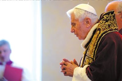 ?11日，本篤十六世出席主教會議，宣布將于本月28日退位。圖/CFP