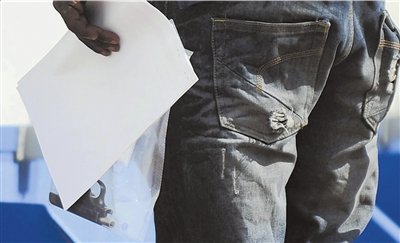 涉案手槍。新華社發(fā)